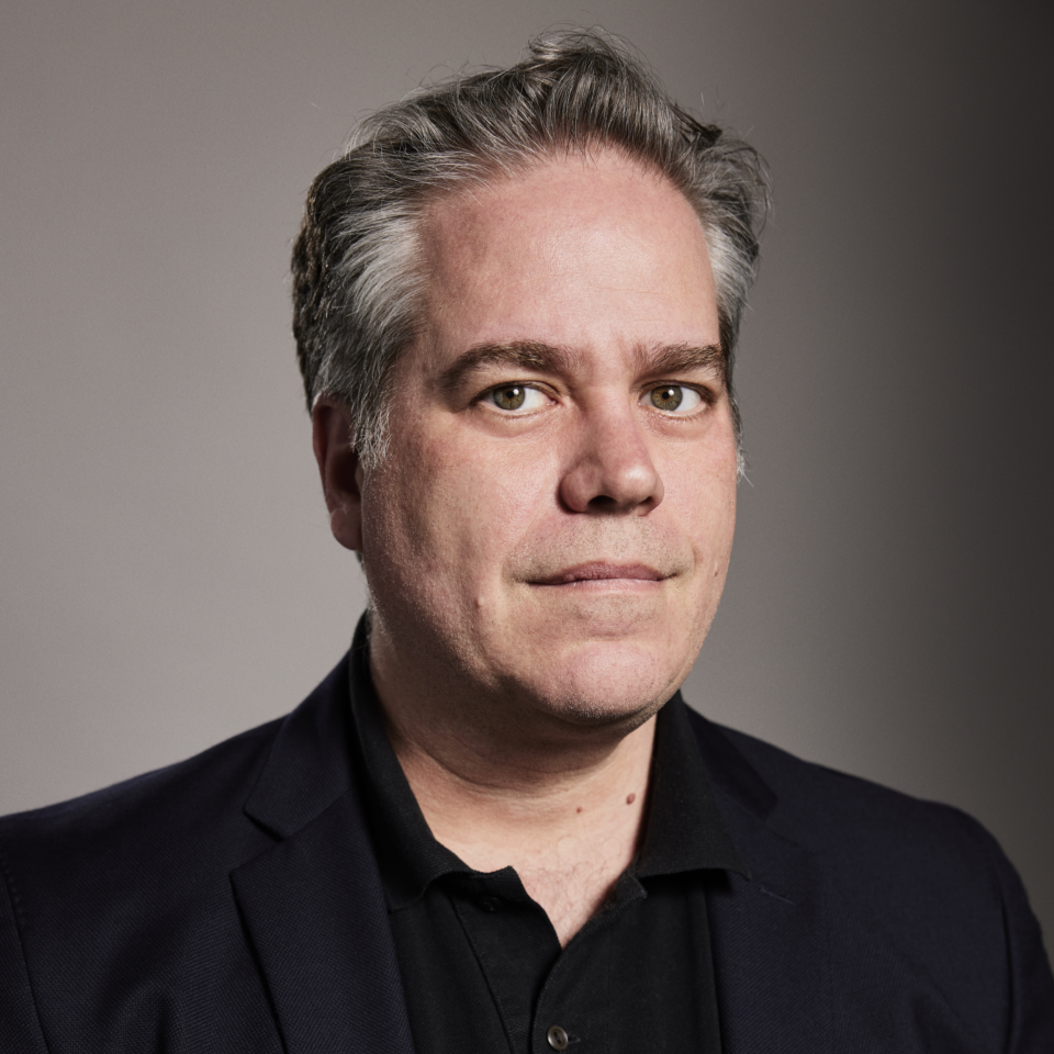 Headshot of Ari Paparo