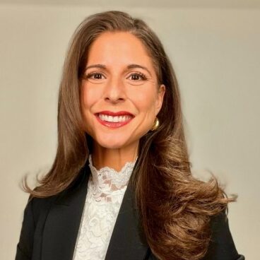 Headshot of Sara Fischer